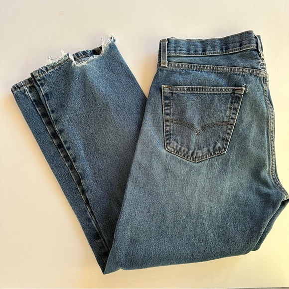 Levi's 505 Regular Fit Straight Leg 35 Distressed - Picture 4 of 14